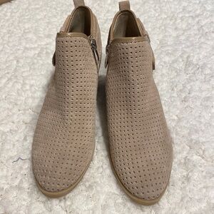 Womens Franko Sarto solid beige leather zipper boots size 6.5. NEW